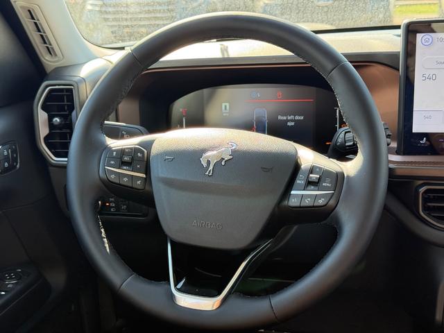 Ford Bronco Sport Vehicle Full-screen Gallery Image 7