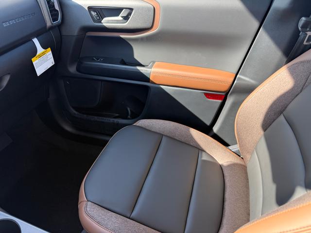 Ford Bronco Sport Vehicle Full-screen Gallery Image 14