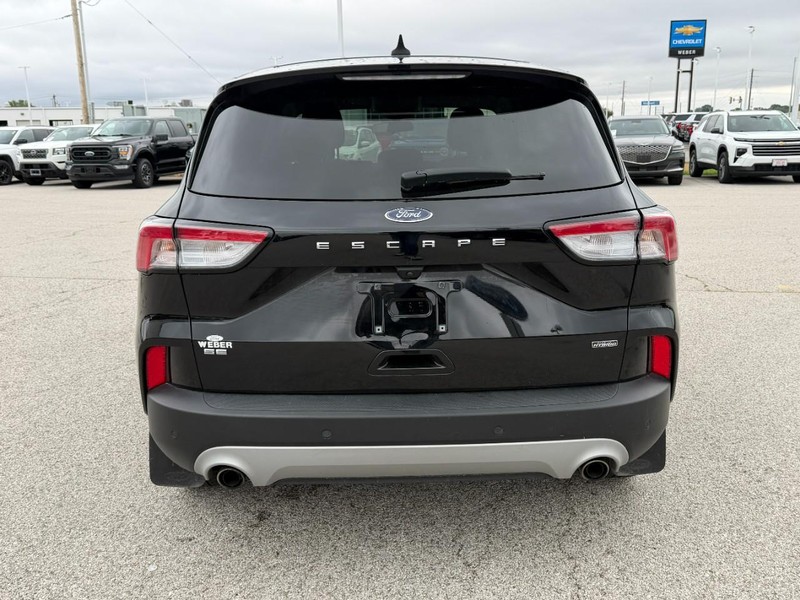 Ford Escape Vehicle Full-screen Gallery Image 4