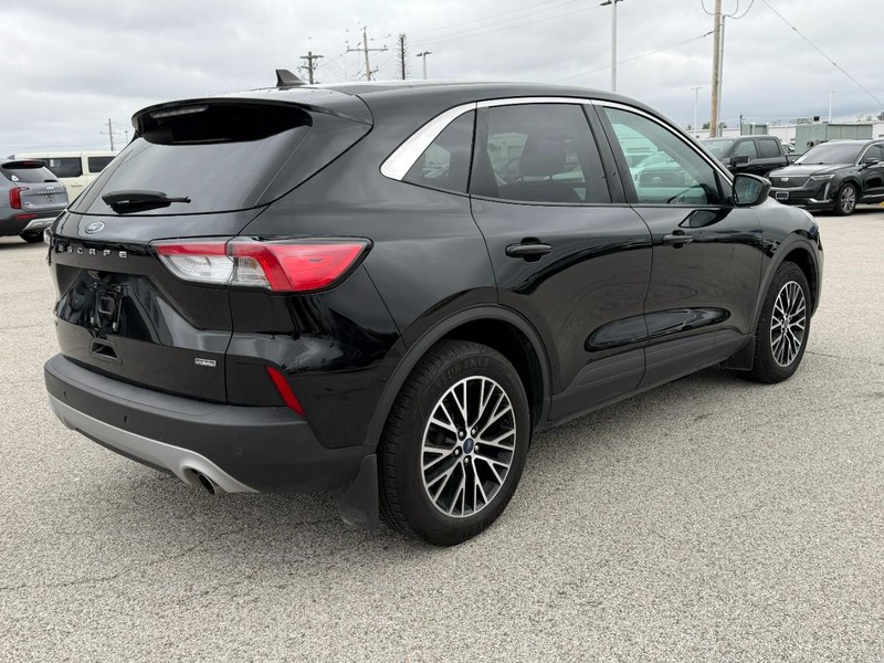 Ford Escape Vehicle Full-screen Gallery Image 6