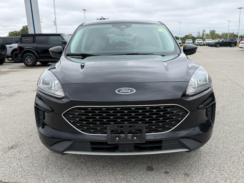 Ford Escape Vehicle Full-screen Gallery Image 9