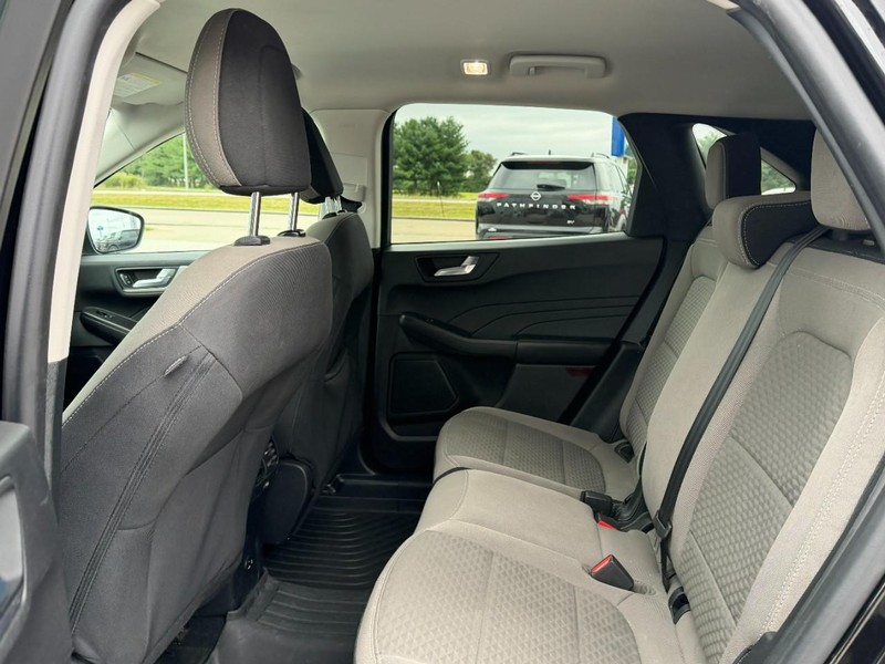Ford Escape Vehicle Full-screen Gallery Image 10