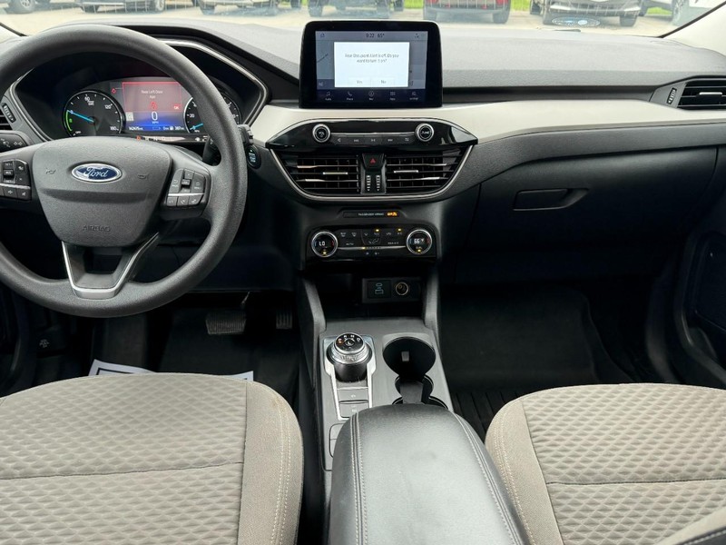 Ford Escape Vehicle Full-screen Gallery Image 11