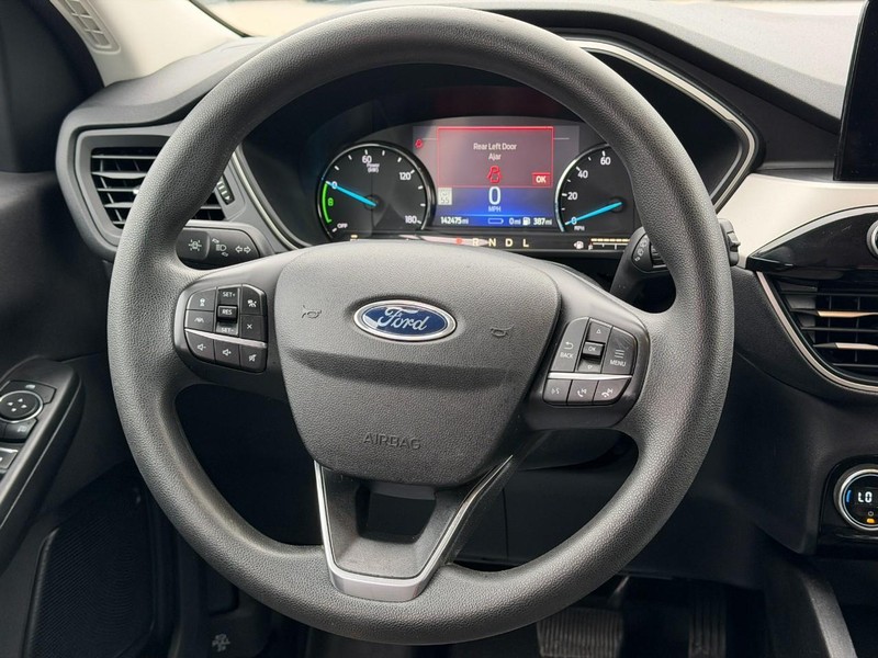 Ford Escape Vehicle Full-screen Gallery Image 12