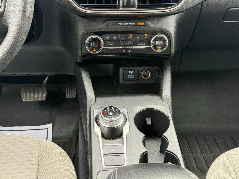 Ford Escape Vehicle Full-screen Gallery Image 14