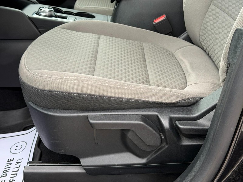 Ford Escape Vehicle Full-screen Gallery Image 17