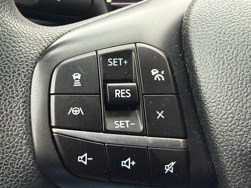 Ford Escape Vehicle Full-screen Gallery Image 18