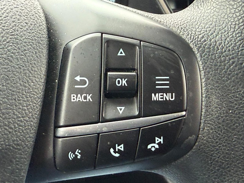 Ford Escape Vehicle Full-screen Gallery Image 19