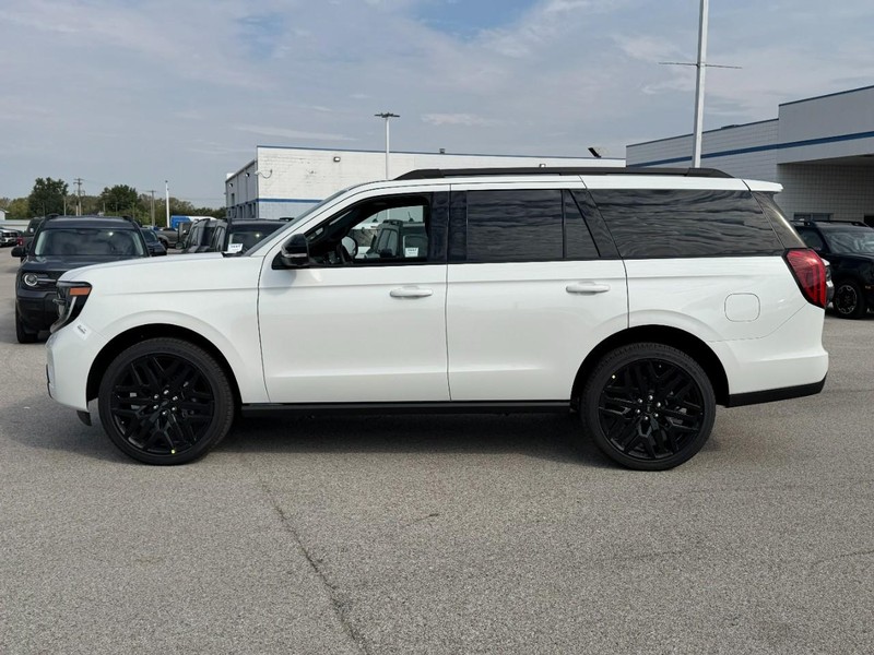 Ford Expedition Vehicle Full-screen Gallery Image 2