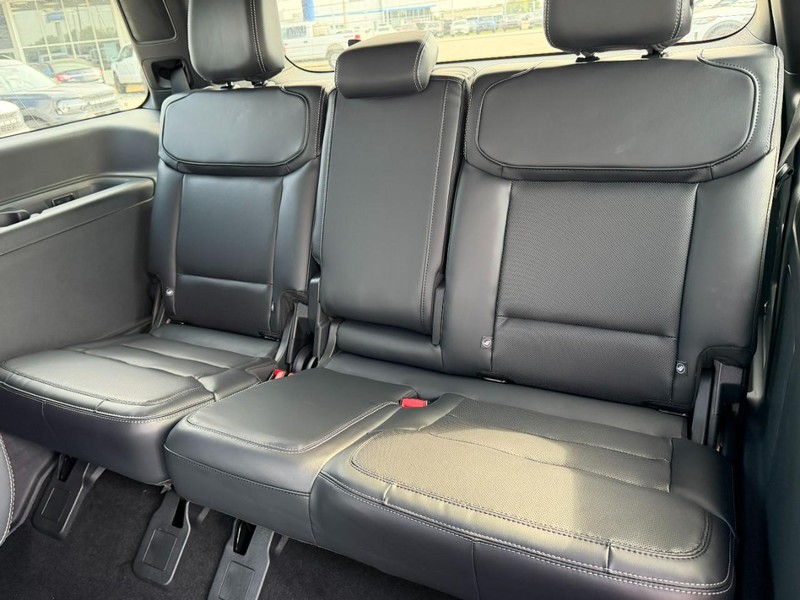 Ford Expedition Vehicle Full-screen Gallery Image 4