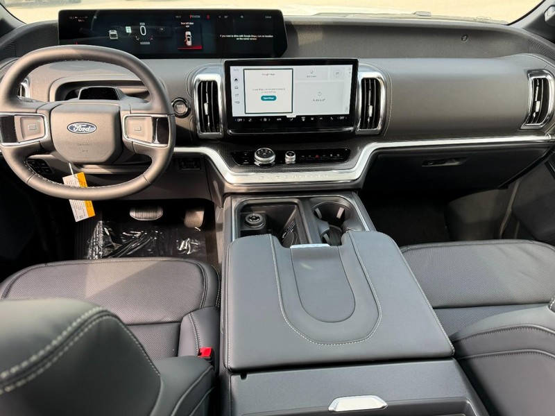 Ford Expedition Vehicle Full-screen Gallery Image 8