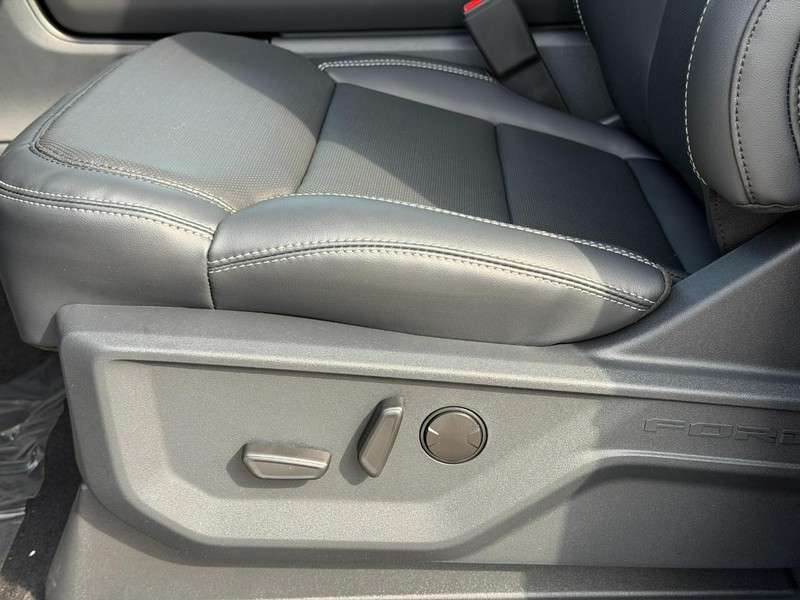 Ford Expedition Vehicle Full-screen Gallery Image 13