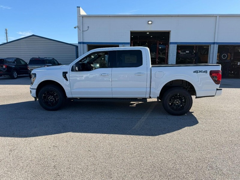 Ford F-150 Vehicle Full-screen Gallery Image 2