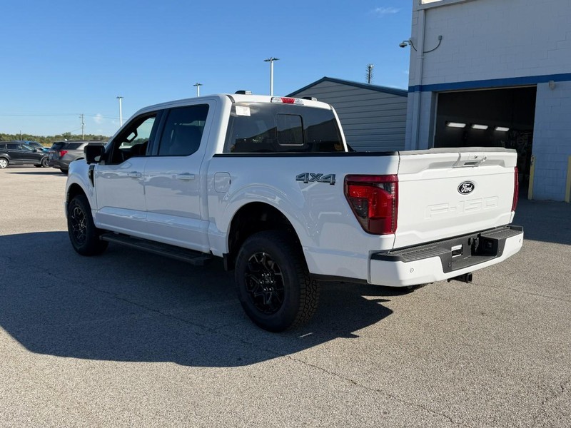 Ford F-150 Vehicle Full-screen Gallery Image 3