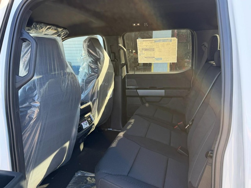 Ford F-150 Vehicle Full-screen Gallery Image 4