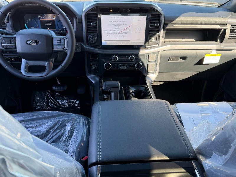 Ford F-150 Vehicle Full-screen Gallery Image 5
