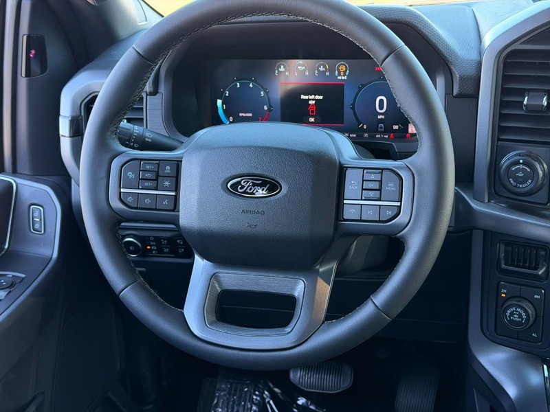 Ford F-150 Vehicle Full-screen Gallery Image 6