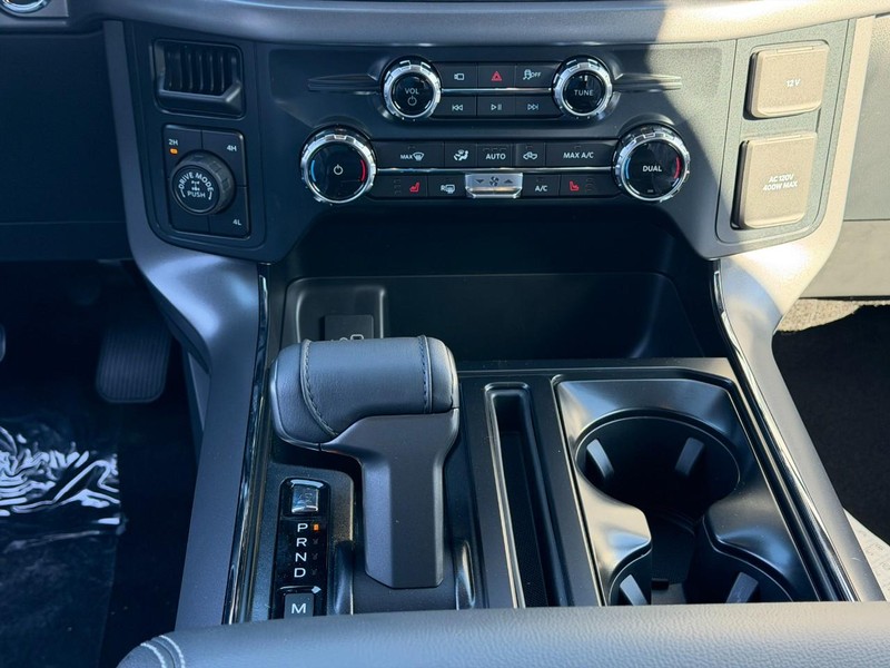Ford F-150 Vehicle Full-screen Gallery Image 8