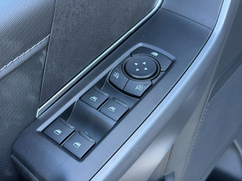 Ford F-150 Vehicle Full-screen Gallery Image 9