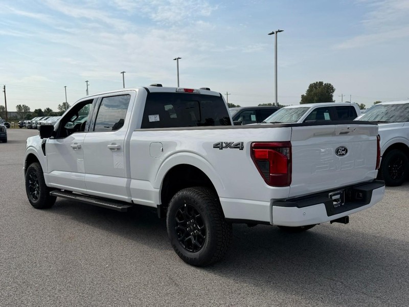 Ford F-150 Vehicle Full-screen Gallery Image 3