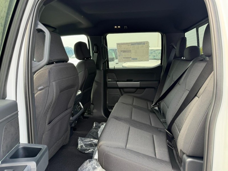 Ford F-150 Vehicle Full-screen Gallery Image 4
