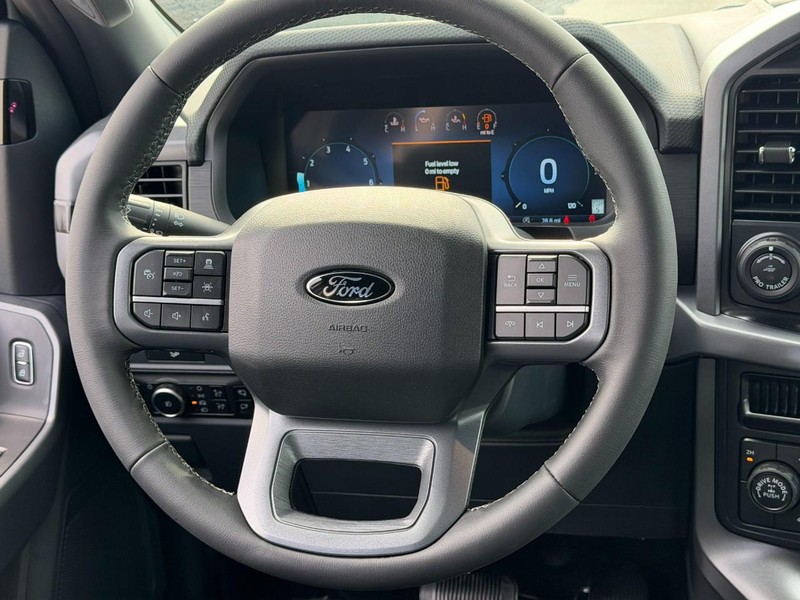 Ford F-150 Vehicle Full-screen Gallery Image 6
