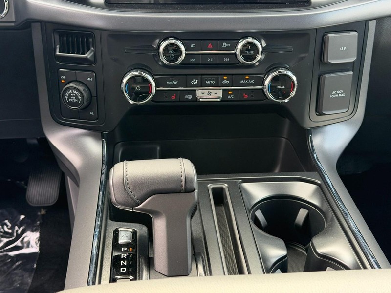 Ford F-150 Vehicle Full-screen Gallery Image 8