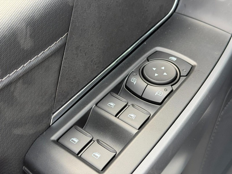 Ford F-150 Vehicle Full-screen Gallery Image 9