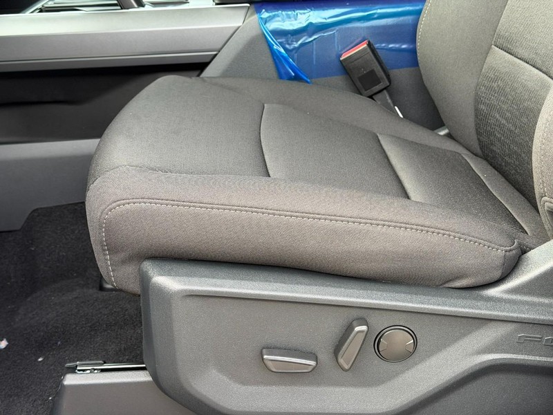 Ford F-150 Vehicle Full-screen Gallery Image 10