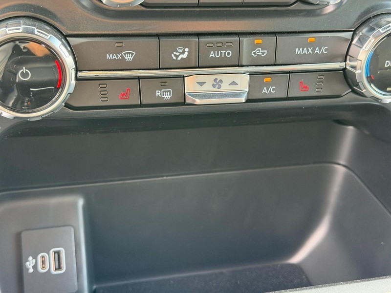 Ford F-150 Vehicle Full-screen Gallery Image 14