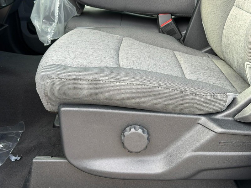 Ford Super Duty F-250 SRW Vehicle Full-screen Gallery Image 10