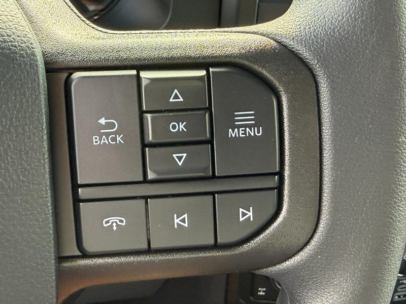 Ford Super Duty F-250 SRW Vehicle Full-screen Gallery Image 12