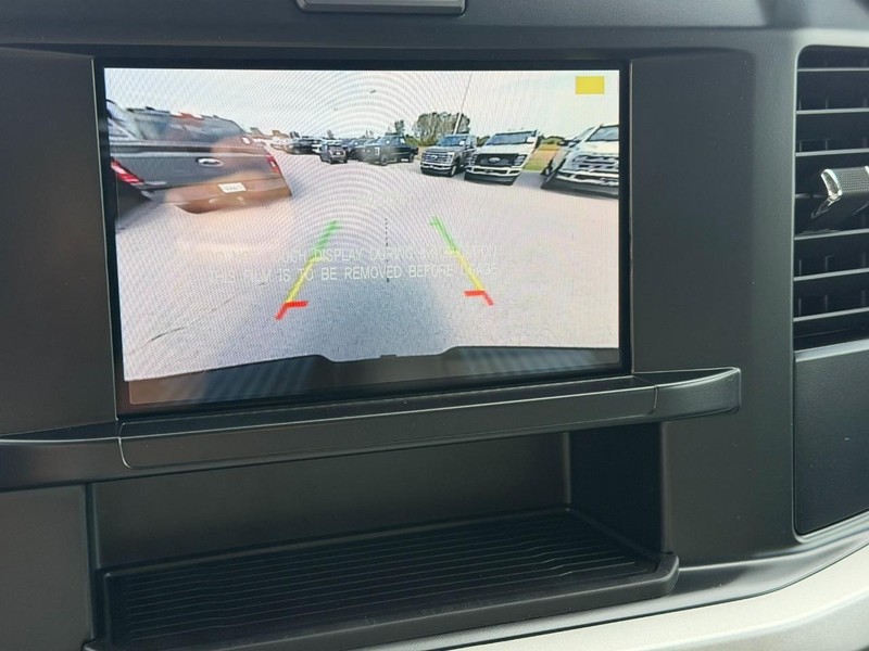 Ford Super Duty F-250 SRW Vehicle Full-screen Gallery Image 13