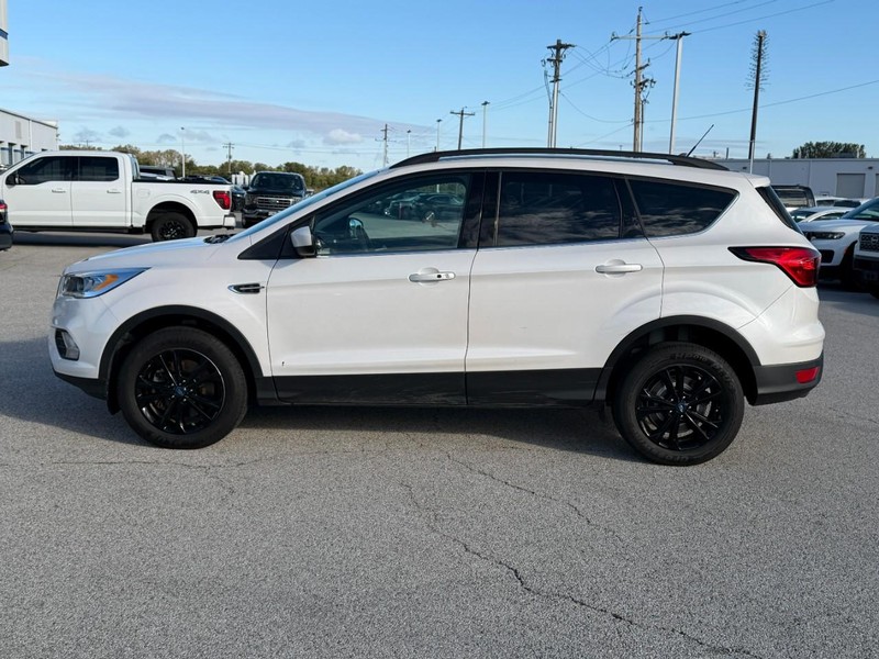 Ford Escape Vehicle Full-screen Gallery Image 2