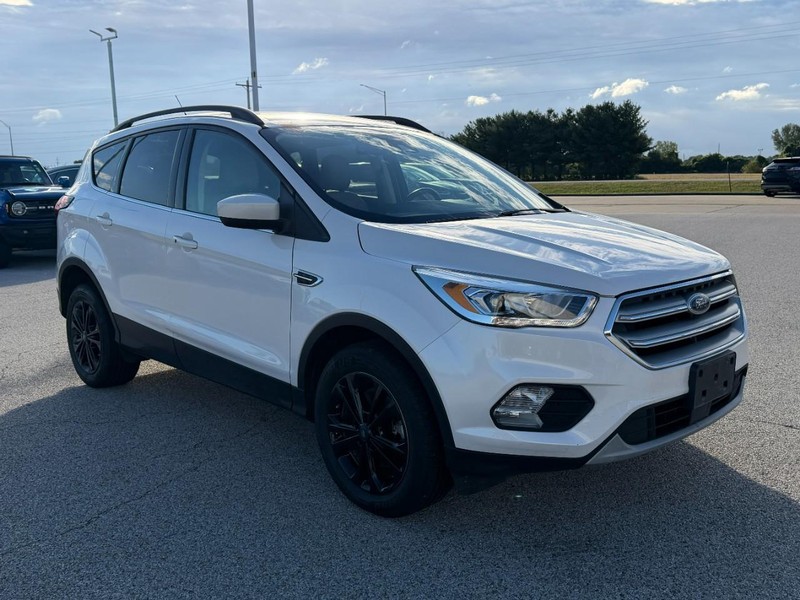 Ford Escape Vehicle Full-screen Gallery Image 7