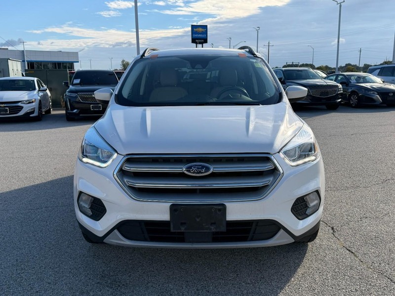 Ford Escape Vehicle Full-screen Gallery Image 8