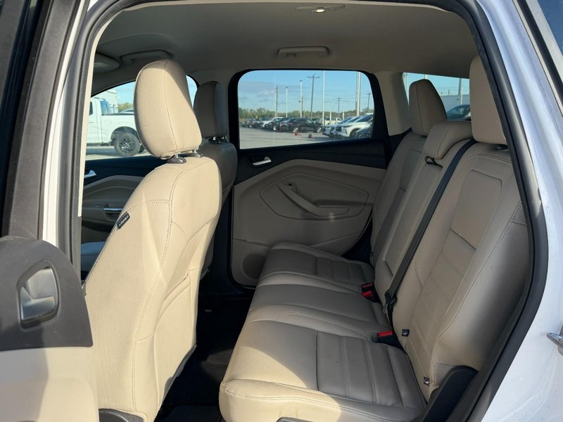 Ford Escape Vehicle Full-screen Gallery Image 9