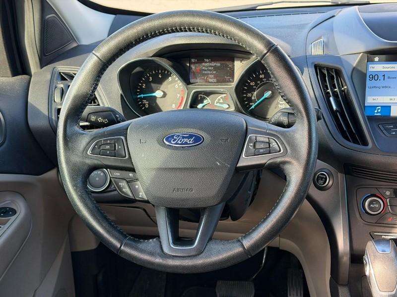 Ford Escape Vehicle Full-screen Gallery Image 10