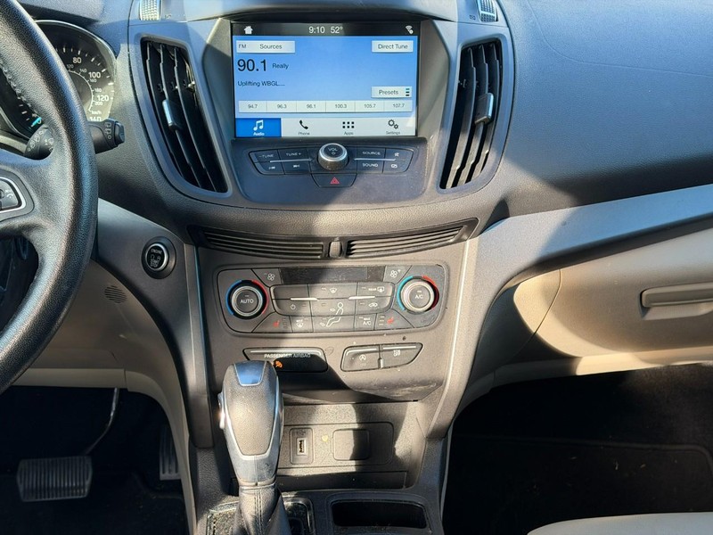 Ford Escape Vehicle Full-screen Gallery Image 11