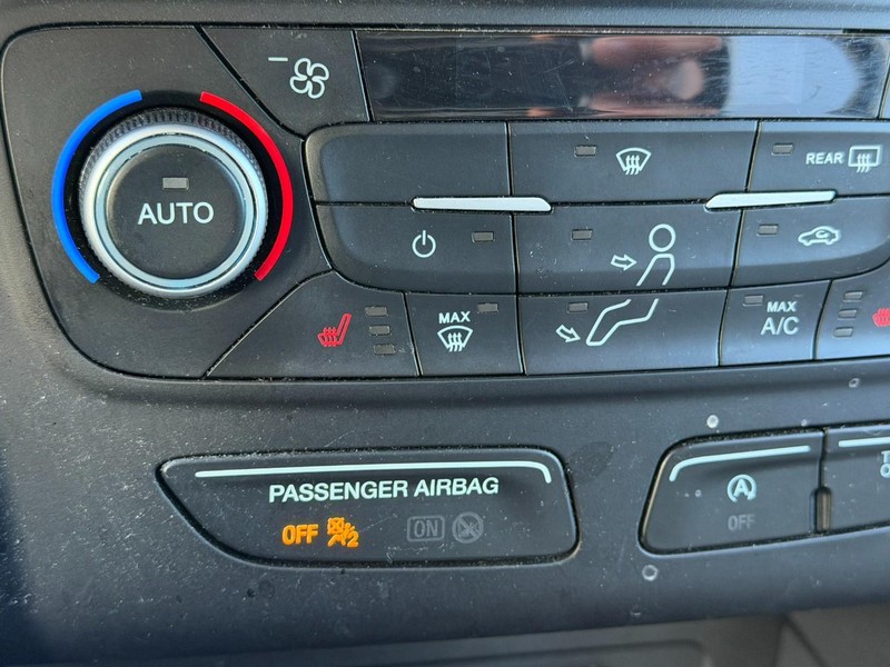 Ford Escape Vehicle Full-screen Gallery Image 16