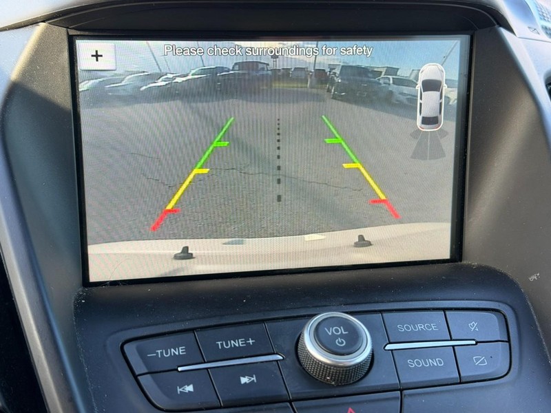Ford Escape Vehicle Full-screen Gallery Image 17