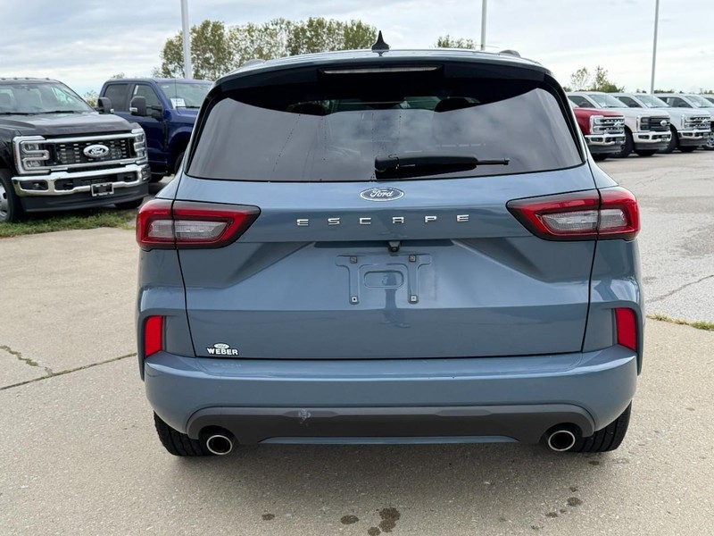 Ford Escape Vehicle Full-screen Gallery Image 4
