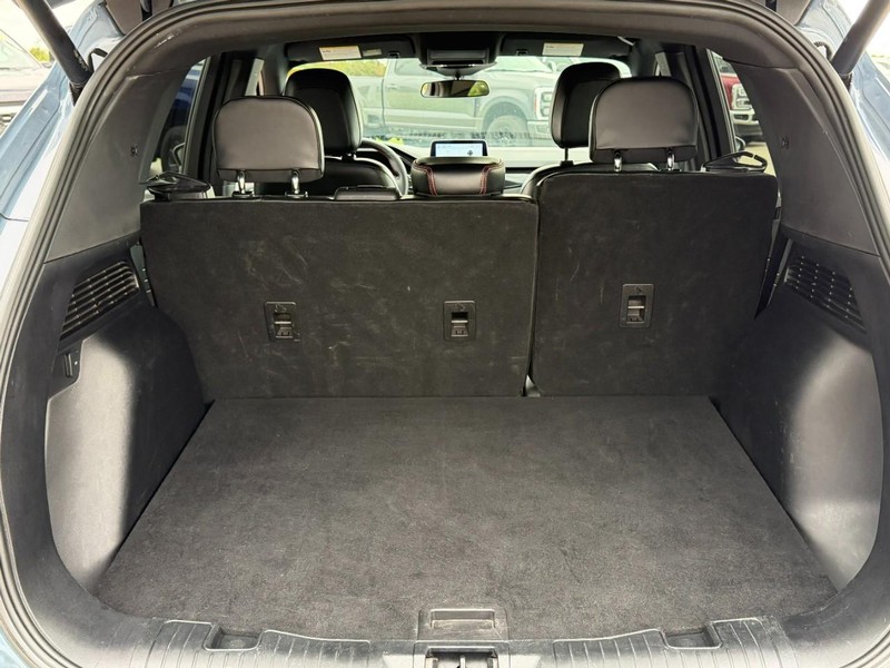 Ford Escape Vehicle Full-screen Gallery Image 5