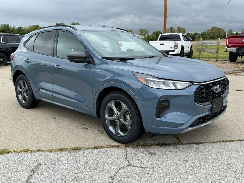 Ford Escape Vehicle Full-screen Gallery Image 8