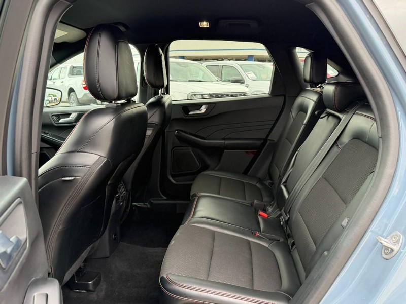 Ford Escape Vehicle Full-screen Gallery Image 10