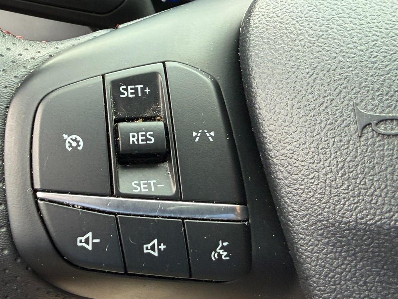Ford Escape Vehicle Full-screen Gallery Image 18
