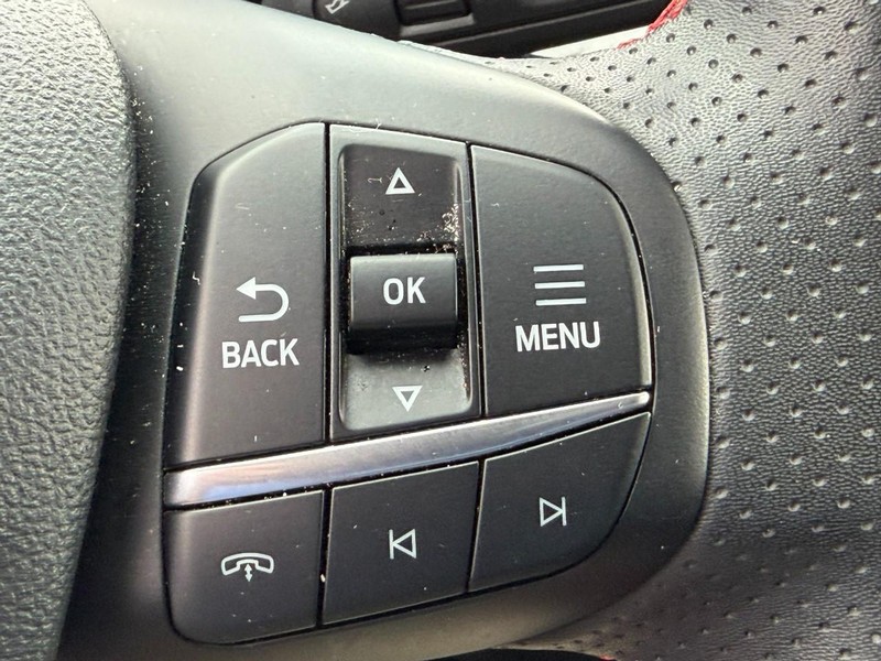 Ford Escape Vehicle Full-screen Gallery Image 19