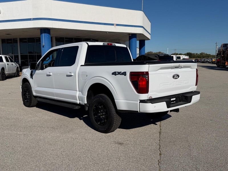 Ford F-150 Vehicle Full-screen Gallery Image 3