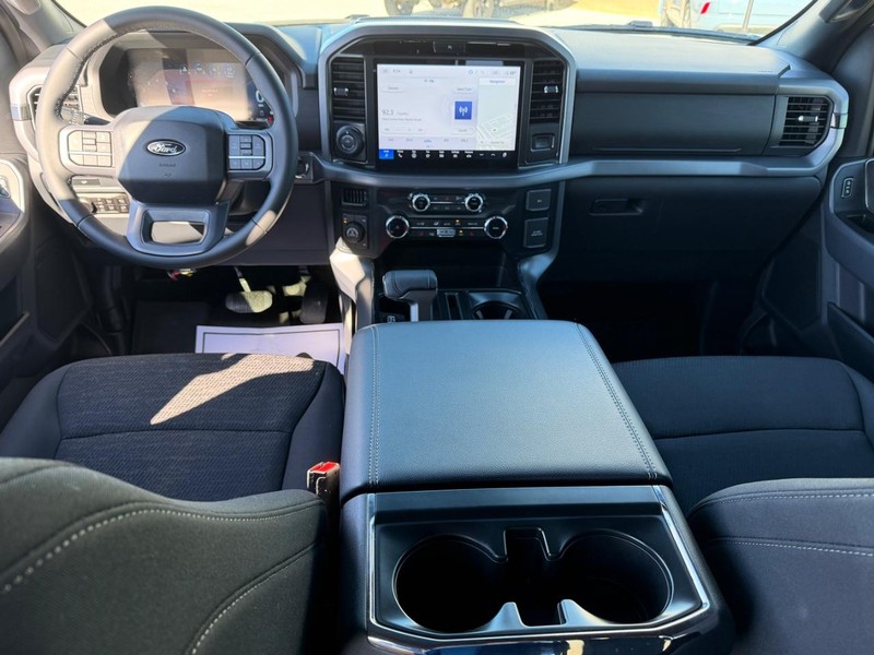 Ford F-150 Vehicle Full-screen Gallery Image 11