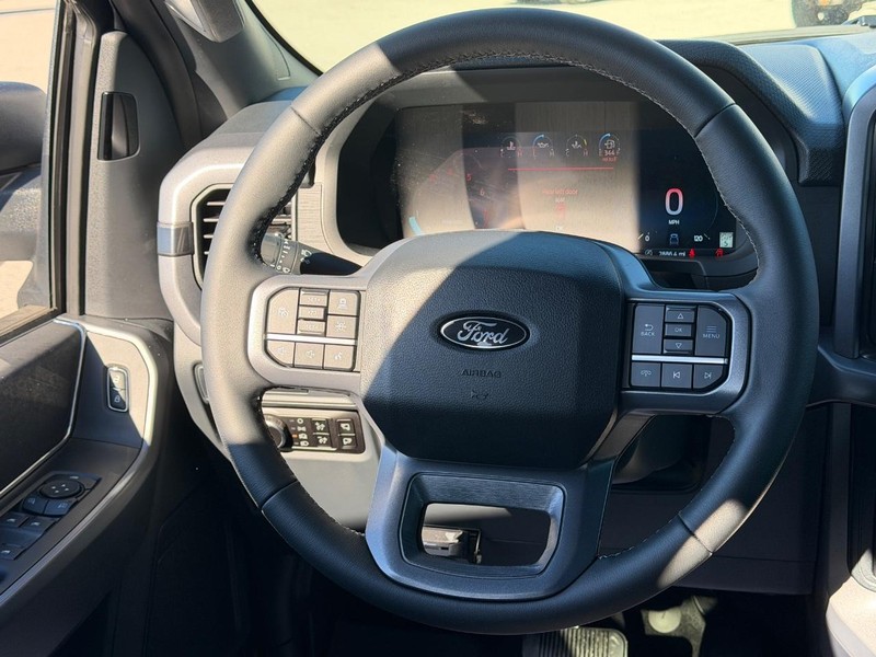Ford F-150 Vehicle Full-screen Gallery Image 12